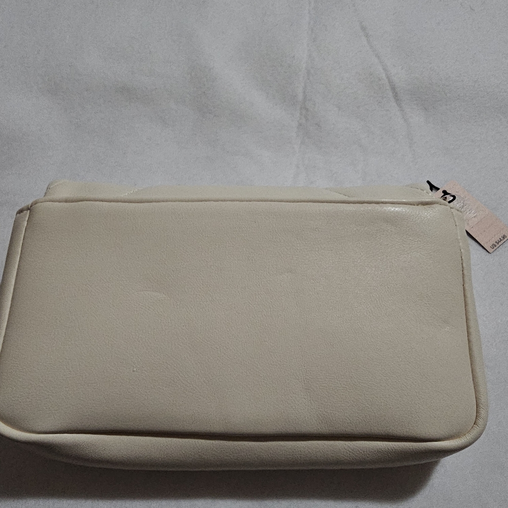 Victoria's Secret Cream Quilted Women's Bag - Picture 5 of 5